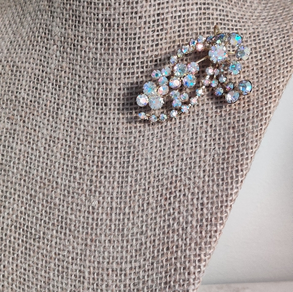 Vintage Austrian Crystals Brooch - Picture 7 of 16